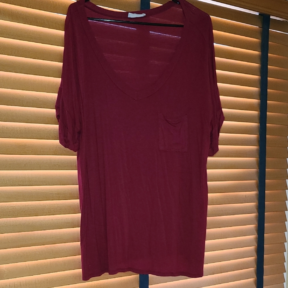 Chic V-Neck Short Sleeve Top in Rich Burgundy
